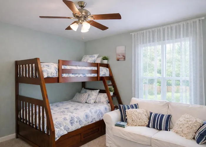 Vacation House, 2 Miles To Beach, Smart Tvs, Grill
